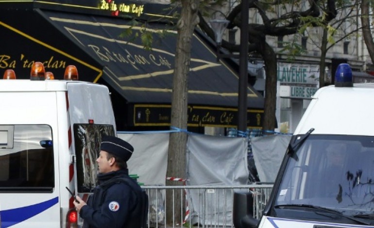 Paris (AFP). La France en état de choc après 128 morts dans une série d'attentats sans précédent