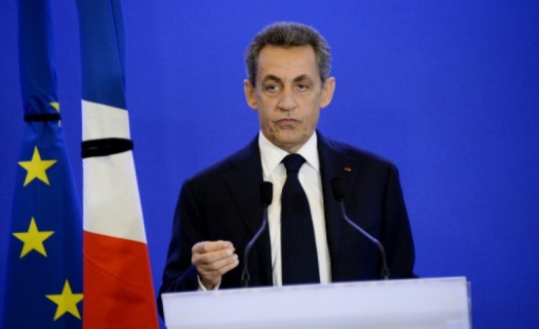 Paris (AFP). Sarkozy réclame des inflexions majeures et va rencontrer Hollande 