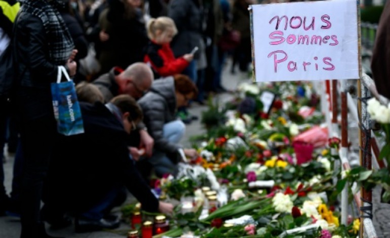 Paris (AFP). Le monde solidaire de la France, touchée au coeur par des attentats sans précédent