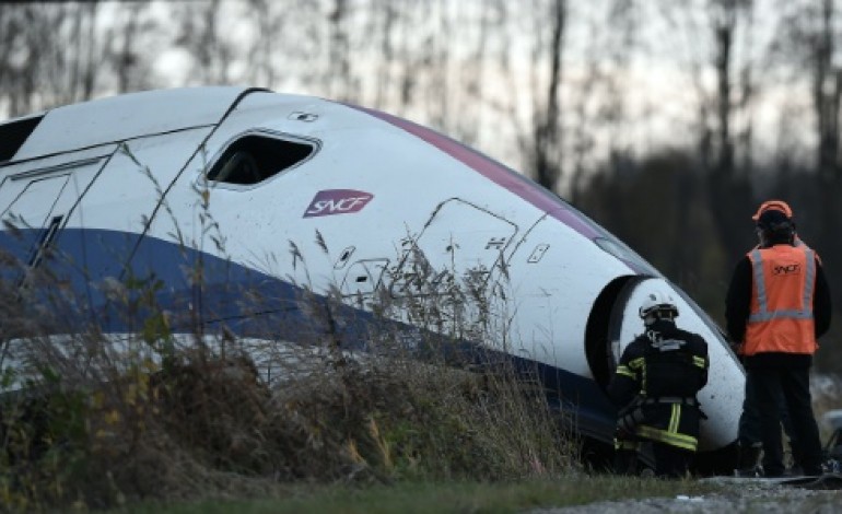 Eckwersheim (France) (AFP). Accident d'un TGV d'essai en Alsace: les opérations se poursuivent pour dégager des corps