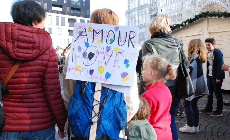 A Rouen, une ronde humaine en hommage aux victimes des attentats