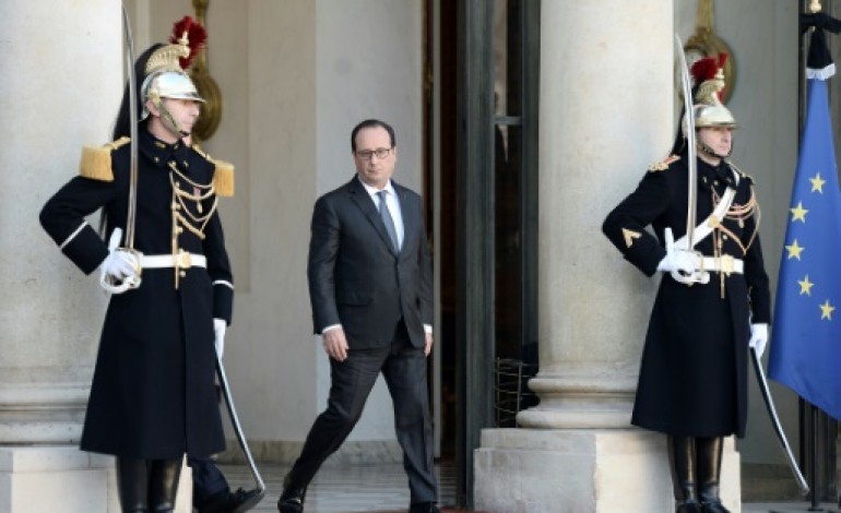 Paris (AFP). Attentats de Paris: Hollande veut un état d'urgence d'au moins trois mois