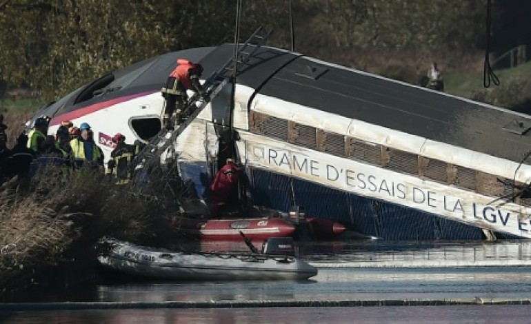 Eckwersheim (France) (AFP). Accident de TGV en Alsace: la motrice a percuté un pont avant de dérailler 