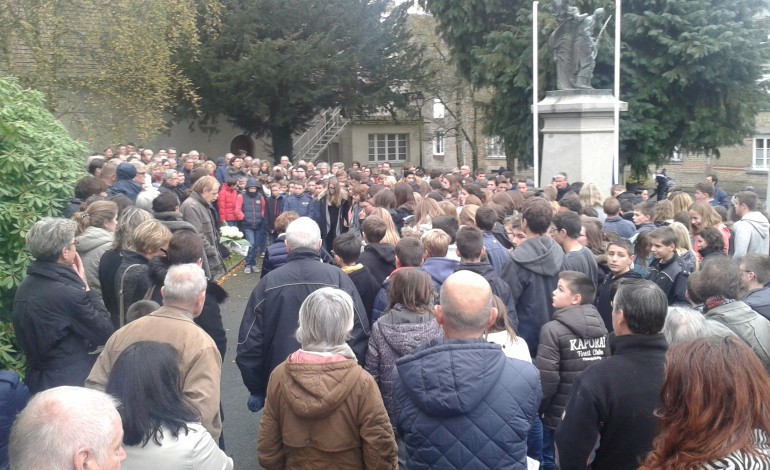 Minute de silence : 300 personnes à Tinchebray