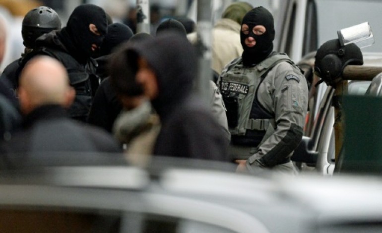 Bruxelles (AFP). Attentats de Paris: aucune arrestation dans l'opération policière à Bruxelles 