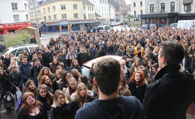 A Cherbourg, l'hommage de 300 lycéens aux victimes des attentats
