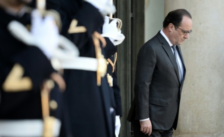 Versailles (AFP). Hollande: Notre République n'est pas à la portée de méprisables tueurs