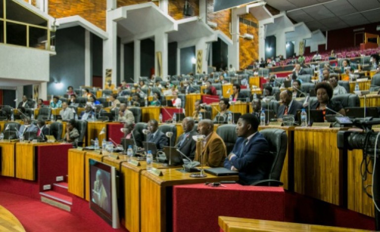 Kigali (AFP). Rwanda: la réforme de la Constitution permettant un 3e mandat de Kagame adoptée par le Parlement