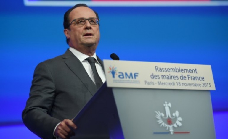 Paris (AFP). Hollande appelle à ne pas céder à la peur, et annonce des mesures pour la sécurité locale