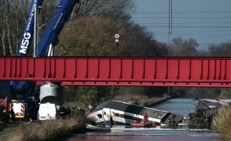 Paris (AFP). Accident de TGV en Alsace: un freinage tardif à l'origine de l'accident, le train a déraillé à 243 km/h