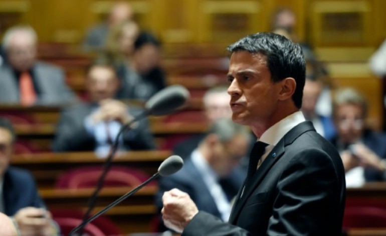 Paris (AFP). Etat d'urgence: Valls veut aller vite, évoque le risque de saisir le Conseil constitutionnel