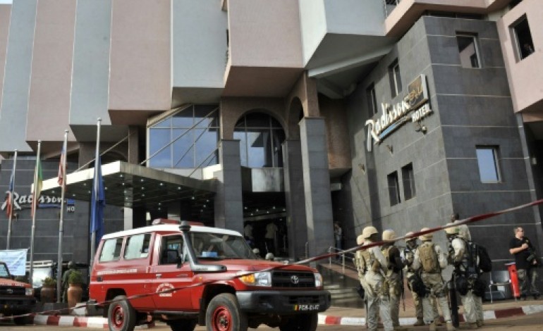 Paris (AFP). Attentat à Bamako: pas de Français a priori parmi les victimes