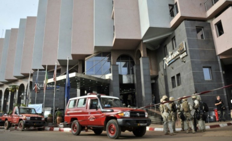 Bamako (AFP). Attaque à Bamako: au moins 3 assaillants morts et 27 tués parmi les victimes