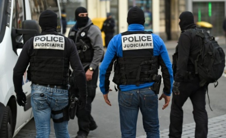 Paris (AFP). L'homme qui a logé le jihadiste Abaaoud reste en garde à vue