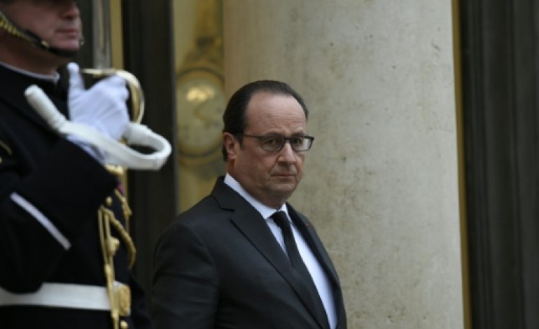 Paris (AFP). Hollande entame une semaine tous azimuts après les attentats et avant la COP-21