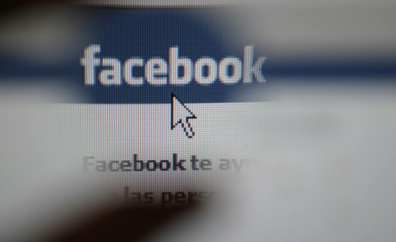 Paris (AFP). France: trois quotidiens se lancent sur Facebook pour accélérer le chargement des articles