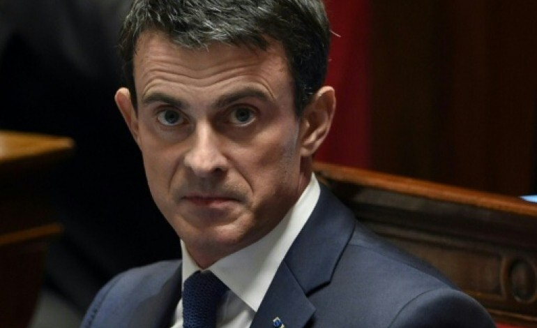 Berlin (AFP). Attentats: Manuel Valls demande à l'UE d'arrêter l'accueil des réfugiés
