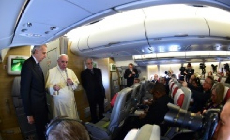 A bord de l'avion papal (AFP). Le pape souhaite que son voyage en Afrique porte des fruits spirituels et matériels