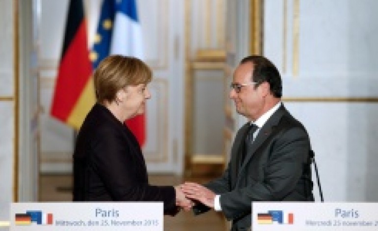Paris (AFP). Coalition contre l'EI: Hollande poursuit sa quête et va voir Poutine