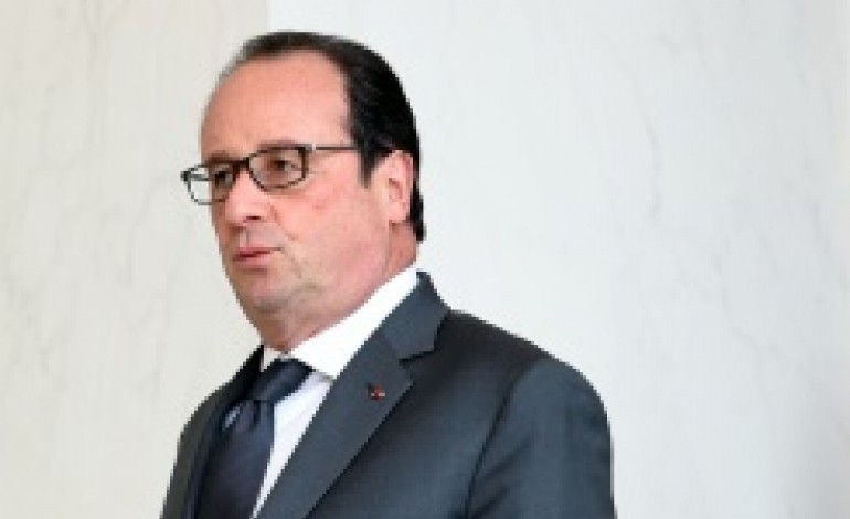 Paris (AFP). Lutte contre l'EI: Hollande tente de rapprocher Américains et Russes