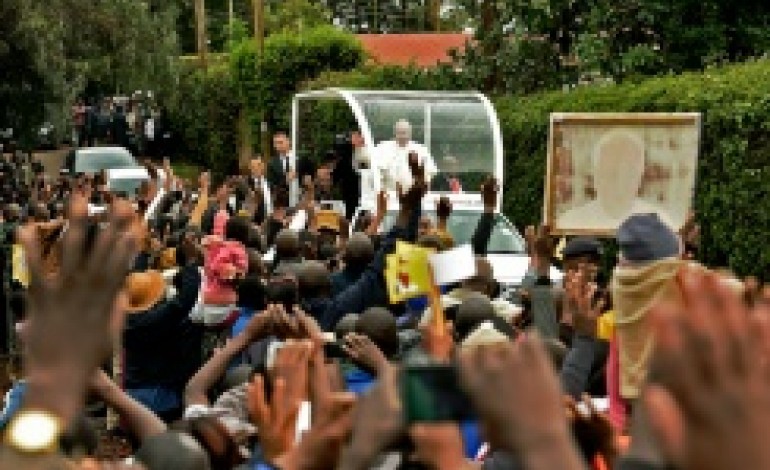 Nairobi (AFP). Dans un bidonville kényan, le pape François dénonce l'injustice atroce imposée par les puissants