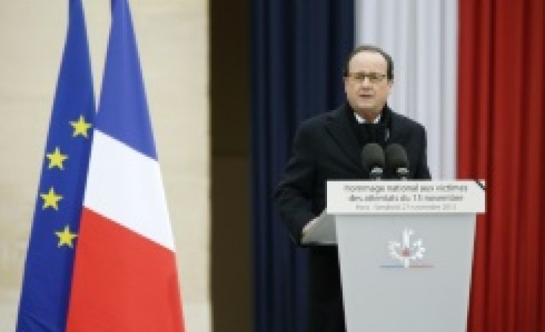 Paris (AFP). Attentats: Hollande rend hommage à la jeunesse de la France, frappée en son coeur