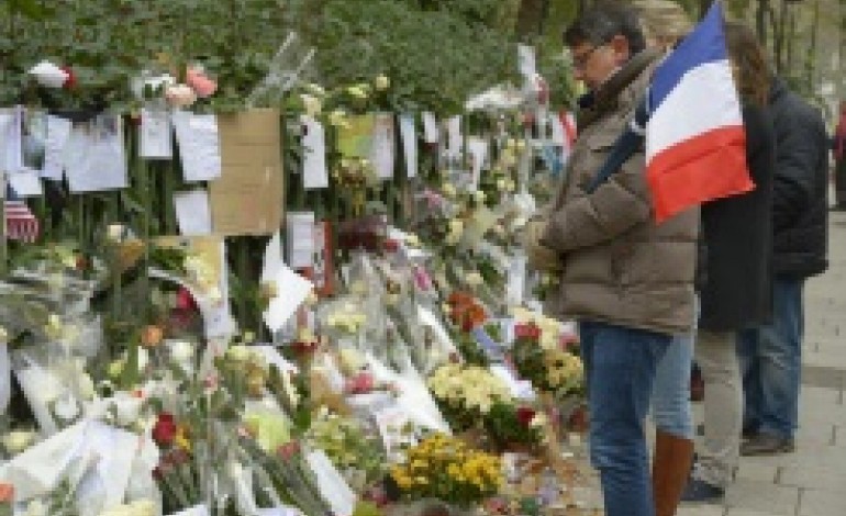 Paris (AFP). Pendant l'hommage, Paris se fige pour ne jamais oublier