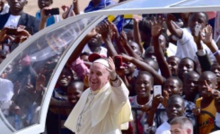 Kampala (AFP). Questions-réponses dans une ambiance exaltée entre François et les jeunes Ougandais