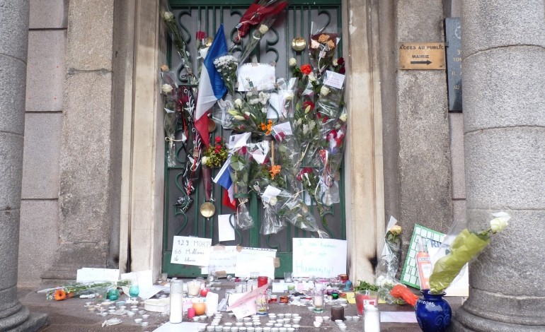 Un dernier hommage à Guilaume Le Dramp victime des attentats de Paris à Cherbourg
