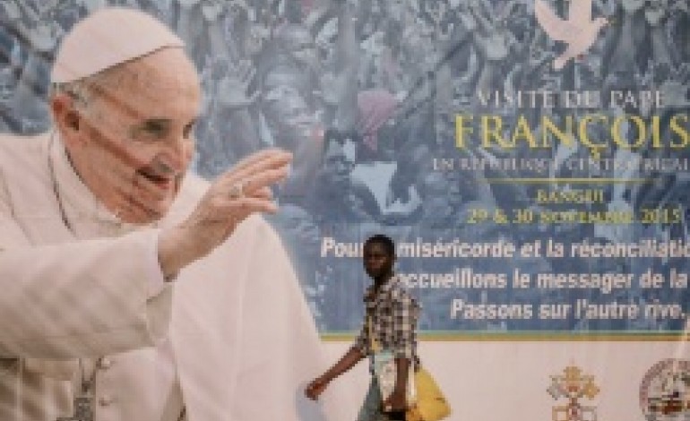 Bangui (AFP). Le pape François arrive à Bangui, troisième étape de sa tournée africaine 