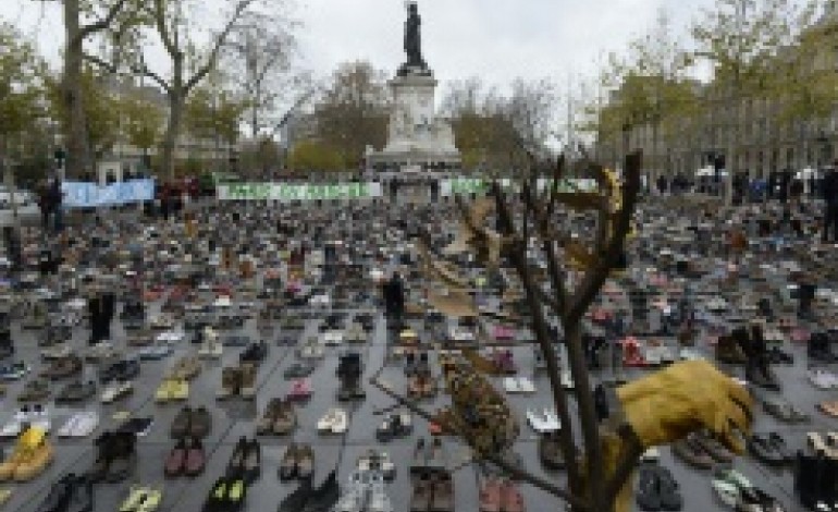 Paris (AFP). Climat: manifestations de Sydney à Londres, chaîne humaine à Paris pour un accord ambitieux 