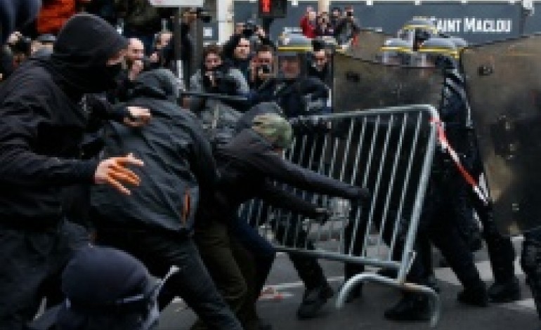 Paris (AFP). COP21: neuf gardes à vue prolongées après les incidents de dimanche 