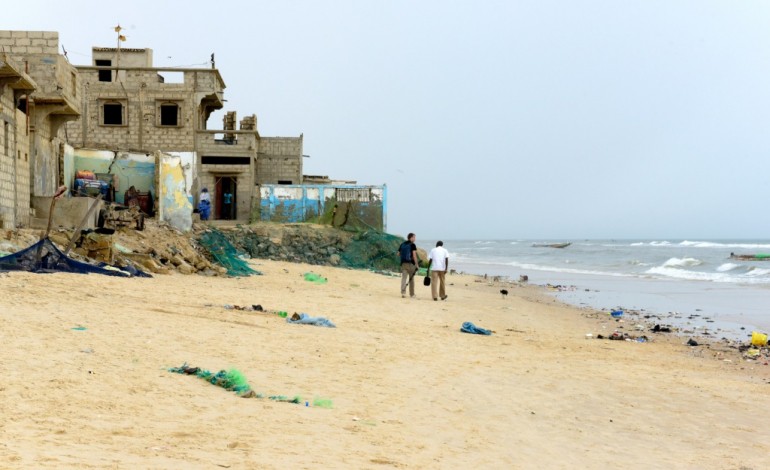 Saint-Louis (Sénégal) (AFP). Climat: au Sénégal, l'océan bouscule les hommes