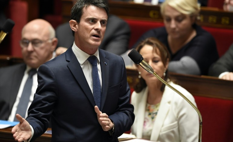 Paris (AFP). Régionales: Valls repart à l'offensive contre le FN