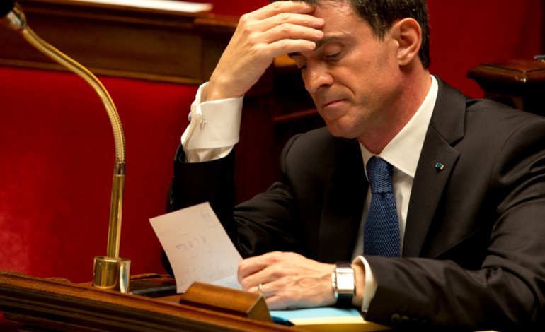 Paris (AFP). Face aux premières critiques, Valls défend l'état d'urgence
