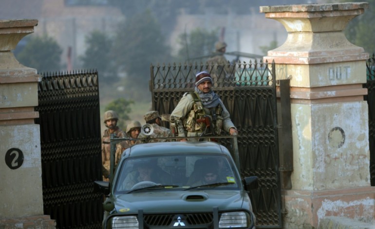 Peshawar (Pakistan) (AFP). Pakistan: premières pendaisons un an après le massacre de l'école de Peshawar