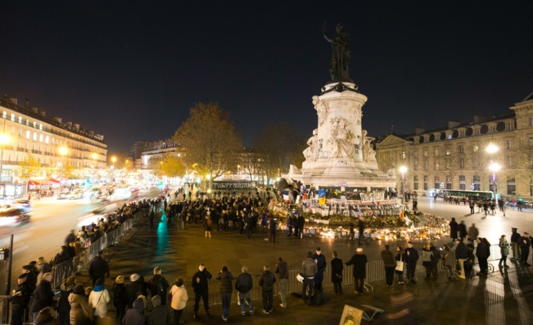 Paris (AFP). Les maires du monde rendent hommage aux victimes des attentats de Paris