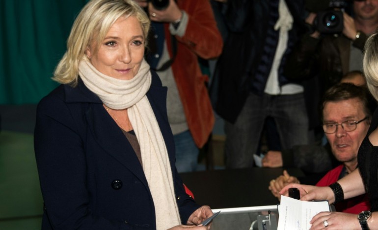 Paris (AFP). Nord-Pas-de-Calais/Picardie: Le Pen (FN) largement en tête (40,3/42,1%)