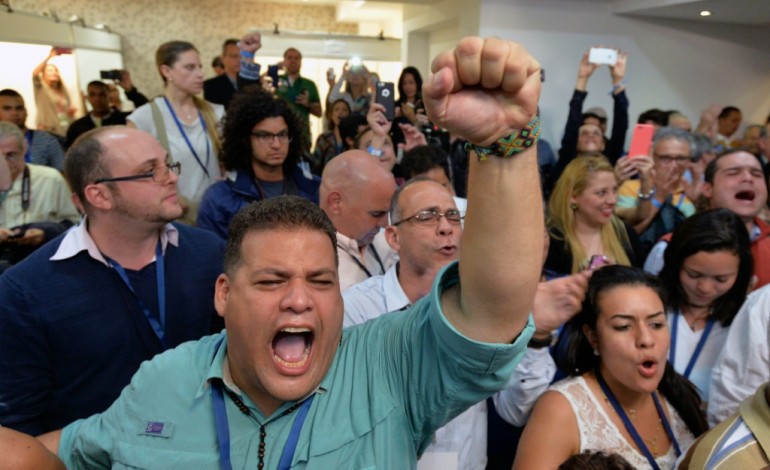 Caracas (AFP). Venezuela : l'opposition remporte la majorité parlementaire, 