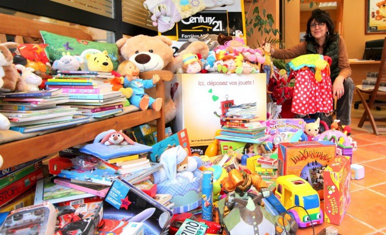 Plus de 1 350 jouets collectés par deux agences immobilières de Caen