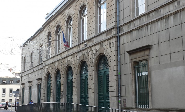Tribunal de Cherbourg : il se caresse devant sa fille de 8 ans