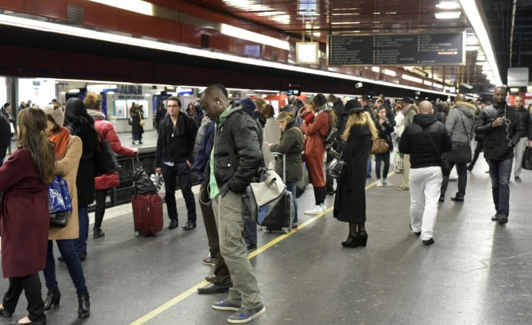 Paris (AFP). RER A: reprise du trafic interrompu 24 heures par une grève