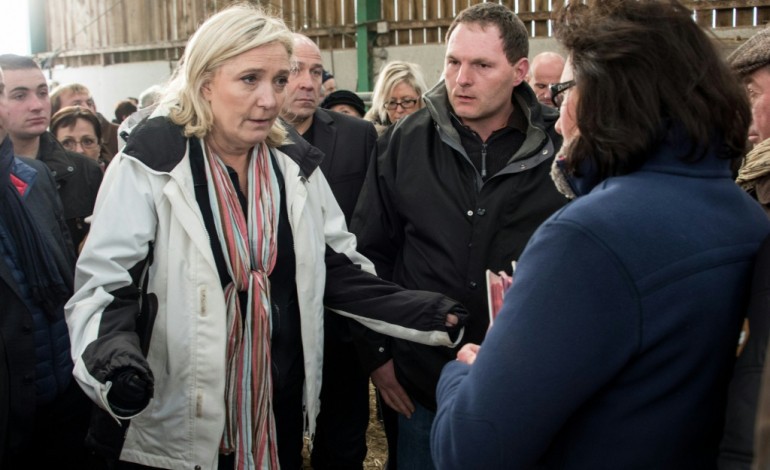 Paris (AFP). Régionales: Valls affirme que le FN peut conduire à la guerre civile