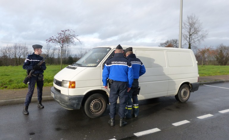 Plus de 300 gendarmes déployés en Basse-Normandie ce vendredi après-midi dans le cadre de l' état d'urgence.