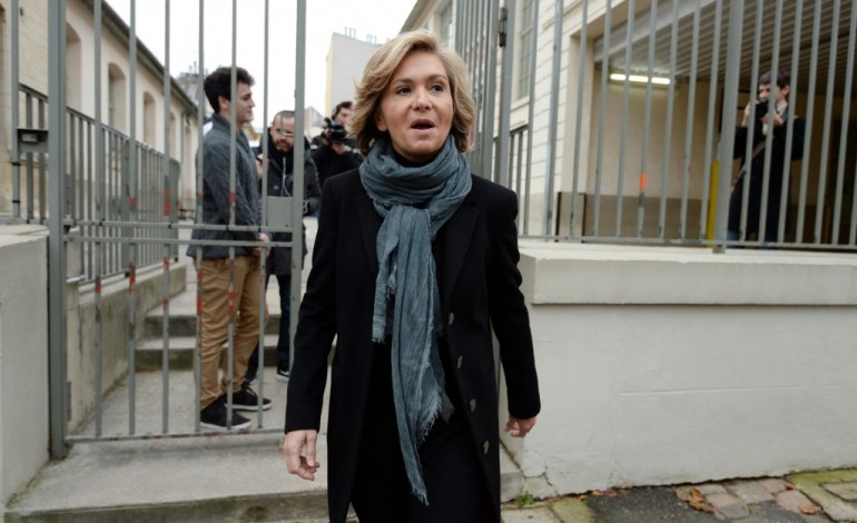 Paris (AFP). Ile-de-France: Valérie Pécresse (droite) l'emporte devant Claude Bartolone (PS)