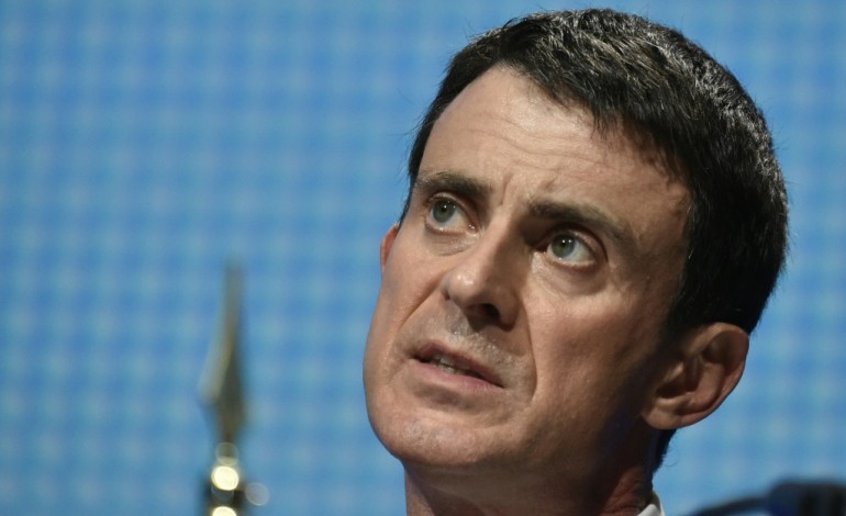 Paris (AFP). Régionales: Valls prépare sa réponse sur le front de l'emploi