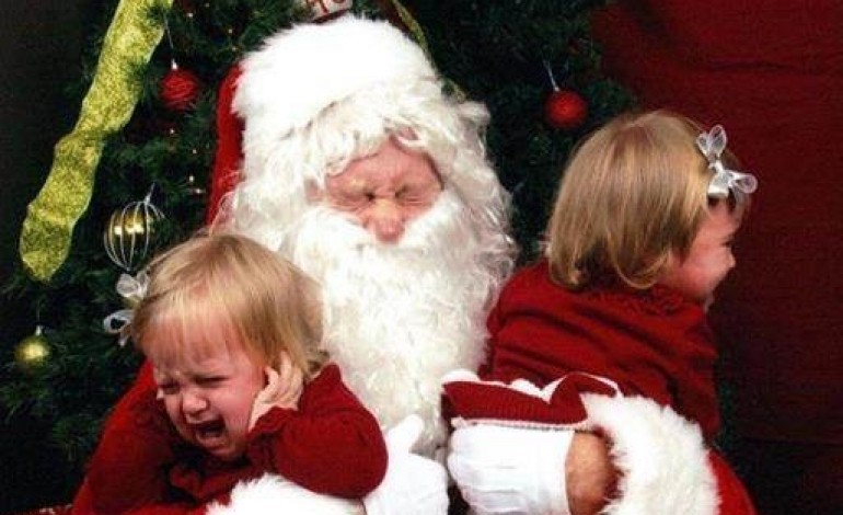 TOP 20 des pires photos d'enfants avec le Père Noël !