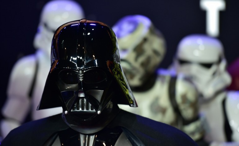 Paris (AFP). Le nouveau Star Wars, parti à l'assaut de la planète, séduit ses fans 