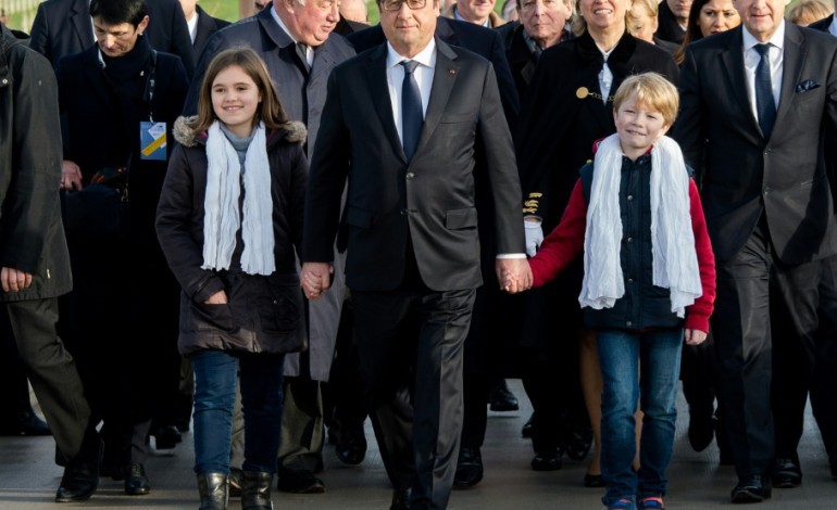 Neuville-Saint-Vaast (France) (AFP). Hollande salue Xavier Bertrand et exhorte à la concorde