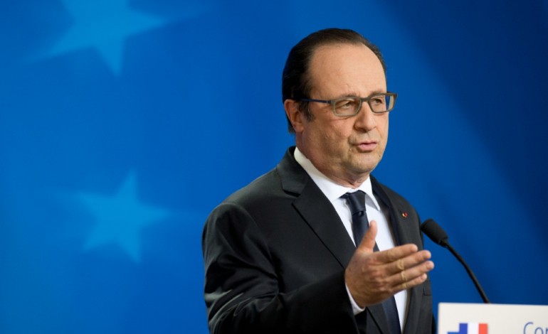 Bruxelles (AFP). Appel à la concorde: Hollande se défend de rechercher des combinaisons politiques